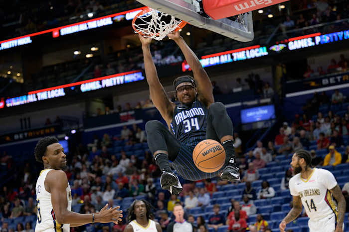 Wendell Carter Jr. (34) throwing down a dunk and hanging off of the rim.